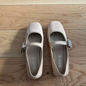 Women's Cream Mary Jane Shoes